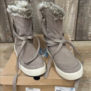 TOMS Vista Pull On faux fur waterproof Boot 6.5